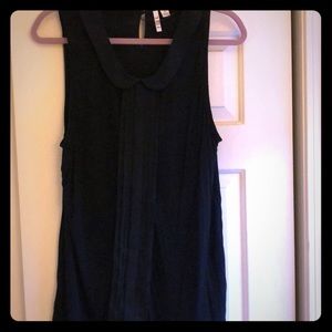 Black sleeveless top in rayon